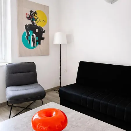 Loft Apartment *