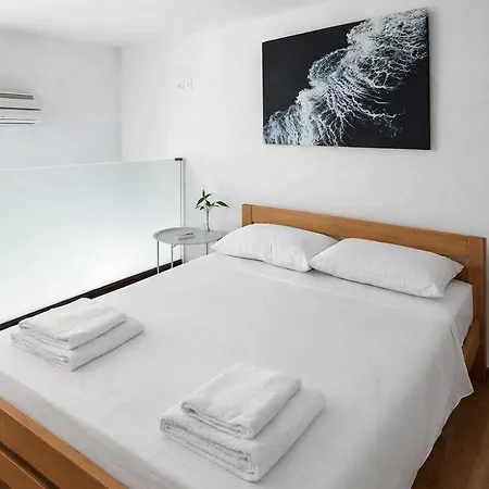 Loft Apartment *